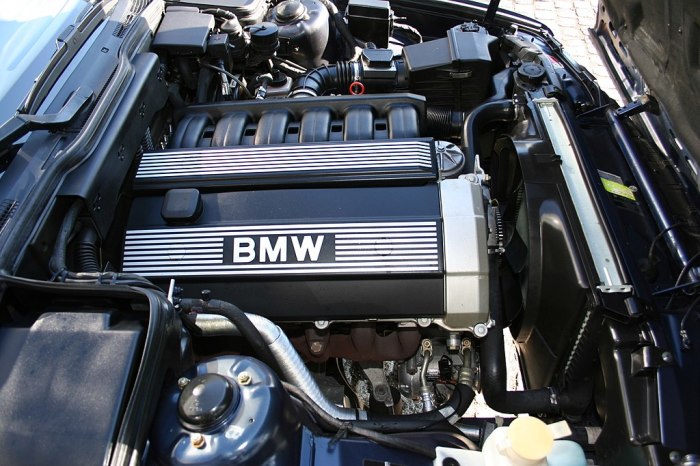 Моторы от BMW 1990-х годов не только очень надежны, но еще и довольно красивы. | Фото: ru.wikipedia.org.