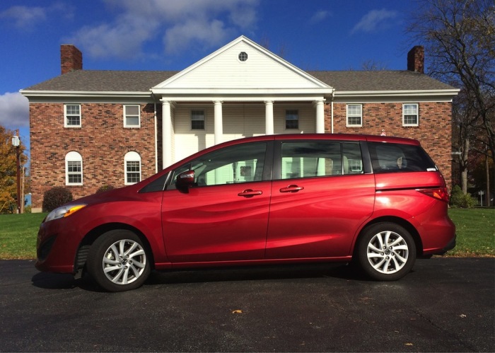 Японский компактвэн Mazda5. | Фото: cheatsheet.com.