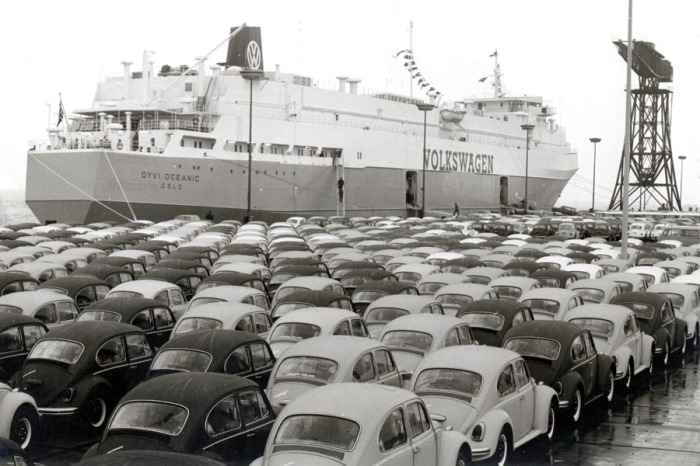 Настоящая легенда рынка Volkswagen Beetle.