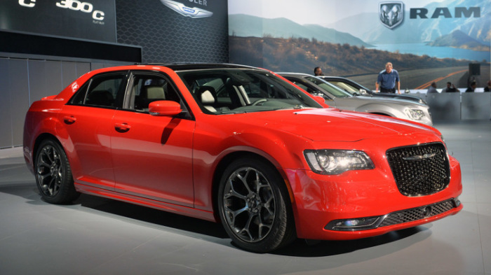 Chrysler 300C Hemi с движком V-8.