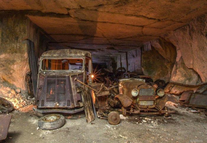 Подземная парковка в Неаполе.