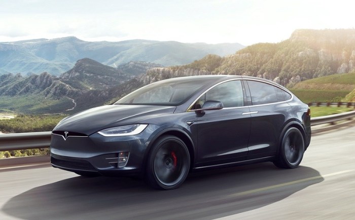 ÐÐ¾Ð»ÑÑÐ¾Ð¹ ÑÐ»ÐµÐºÑÑÐ¸ÑÐµÑÐºÐ¸Ð¹ ÐºÑÐ¾ÑÑÐ¾Ð²ÐµÑ Tesla Model X 2017 Ð³Ð¾Ð´Ð°. | Ð¤Ð¾ÑÐ¾: cheatsheet.com.