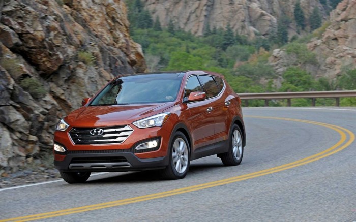 Машина Hyundai Santa Fe для загородных поездок.