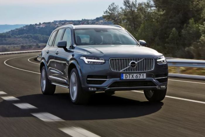 Неизменный лидер рынка Volvo XC90.