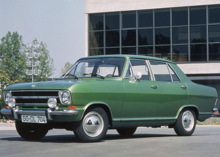 Opel Kadett B - ну очень похож на Москвич-412.