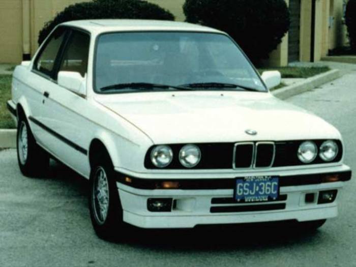 Отличный и очень долговечный автомобиль BMW 325i.