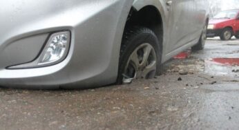 Как передвигаться на автомобиле по дорогам с ямами: самые частые ошибки водителей
