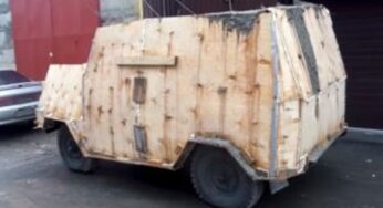 Блогери забронювали автомобіль бетоном (відео)