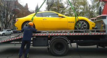 У Дніпрі евакуювали елітний Maserati жовтого кольору за $ 40 000