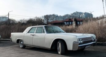 В Украине заметили самый роскошный американский автомобиль 60-х годов