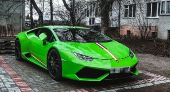 Розкішний суперкар Lamborghini “отруйного” кольору помітили в Україні в несподіваному місці: фото