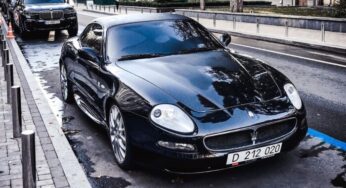 В Україні помітили спорткар Maserati з “сюрпризом” – у нього незвичайні номер і власник