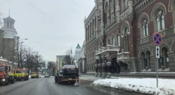 В Україні евакуювали на штрафмайданчик розкішний Maybach