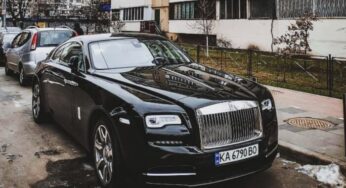 У мережі показали фото Rolls-Royce за півмільйона доларів в глуші Києва