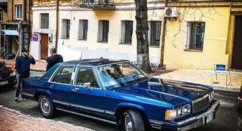 В Украине заметили стильное винтажное авто из 80-х: фото