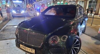 Зіткнення Bentley Bentayga з трамваєм показали на фото і відео