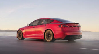 Tesla Model S Plaid официально обновила рекорд в заезде на четверть мили