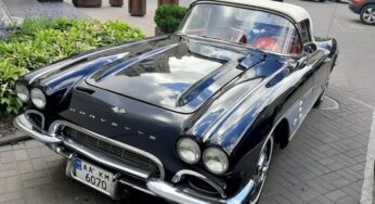 В Україні помітили яскравий раритетний Chevrolet Corvette