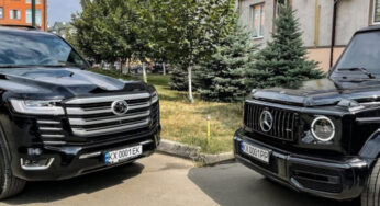 В Україні помітили в складі кортежу новітній позашляховик: фото