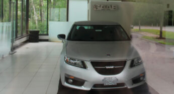 У занедбаному автосалоні Saab знайшли вцілілий флагманський седан