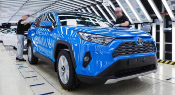 Toyota резко сокращает выпуск автомобилей: названа причина
