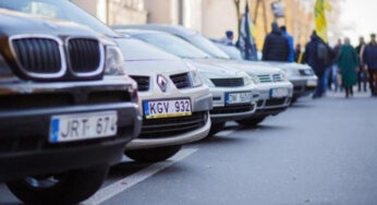 Українцям дозволили розмитнювати автомобілі і мотоцикли через “Дію”