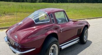 Авто 30 років тримали в гаражі: фото шикарного Chevrolet Corvette 1965 року