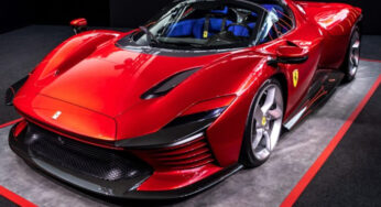 Ferrari представила суперкар с самым мощным атмосферным мотором в истории