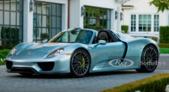 Редкий гибридный суперкар Porsche 918 Spyder выставят на аукцион