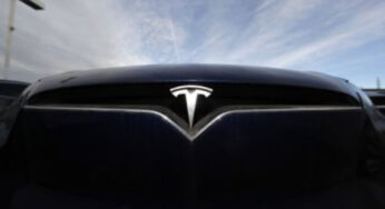 Електрокар Tesla потрапив в аварію під час зйомки реклами про автопілот