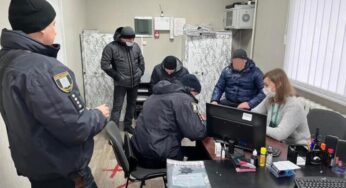 В 2022 году в Украине нашли и изъяли 14 поддельных прав: что известно