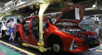 Компанія Toyota знову змушена скорочувати виробництво автомобілів