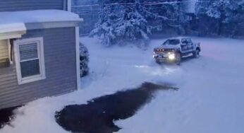 Мощный полноприводный пикап Ford F-150 Raptor оказался беспомощным на заснеженном склоне