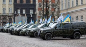 Армия получила 30 джипов и пикапов для фронта
