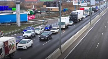 На дороги Киева вернулись пробки: люди возвращаются домой