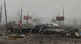 Рассказали где искать авто, которые остались у моста через реку Ирпень