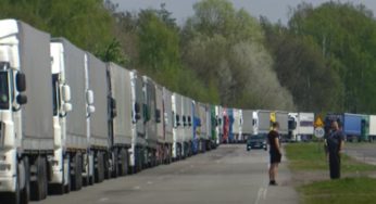 На границе из Украины 20-километровая пробка из грузовиков