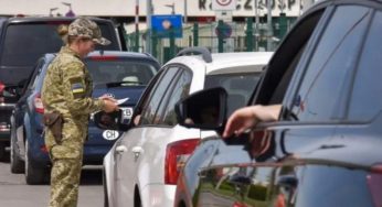 Украинцы ввозят б/у автомобили: на пунктах пропуска очереди на несколько суток
