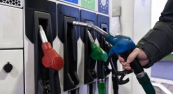 У Кабміні розповіли українцям, коли закінчаться черги на АЗС