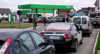 Українцям дали новий прогноз щодо зникнення черг на АЗС