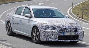 Флагманський ліфтбек Skoda Superb нового покоління помітили під час тестів