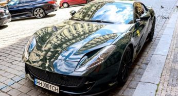 В Європі помітили суперкар Ferrari на українських номерах