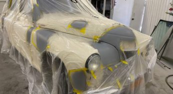 В Украине восстановили изуродованный во время военных действий редкий ретромобиль