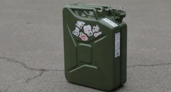 Водителям рассказали, как выбрать канистру для топлива