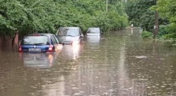 Водителям рассказали, как безопасно ездить в ливень и не навредить автомобилю