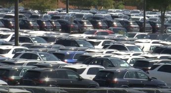 Тысячи новых Mercedes-Benz стоят на аэродроме: назвали причину