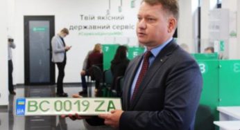 Украинские водители массово меняют номера на автомобилях