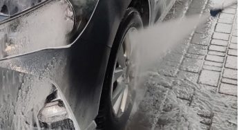 Водіям розповіли, як часто потрібно мити автомобіль взимку