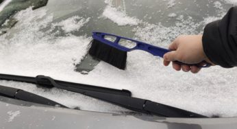 Водителям дали несколько советов, как избавить автомобиль от оледенения