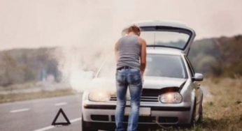 Водителям рассказали, что делать если вдруг из-под капота авто идет дым